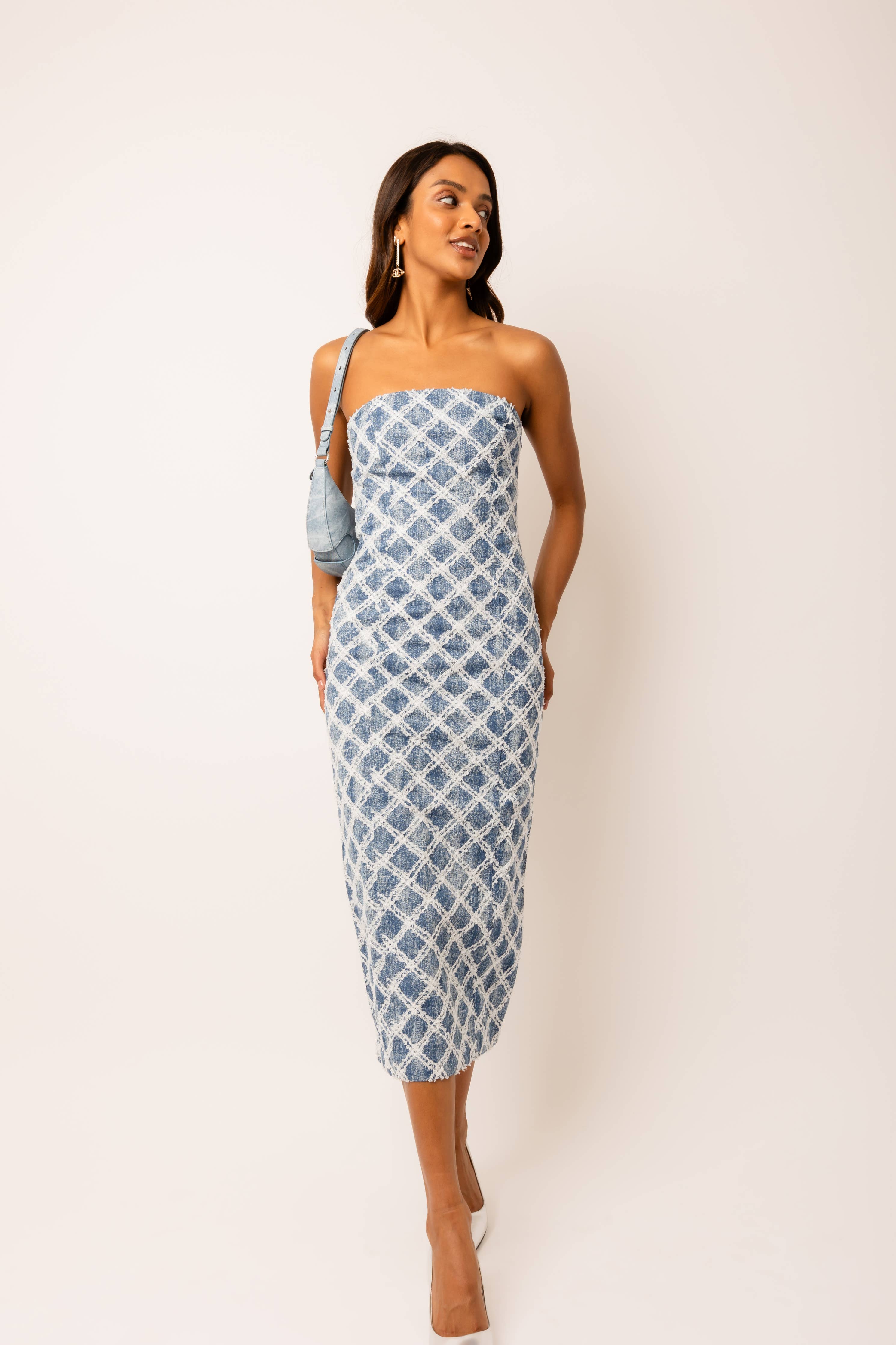 denim bandeau dress Amy Lynn textured midi in midwash blue colour_magenta Long A-Line Prom Dress Petite dresses Size:US size 8 duty look thats perfect